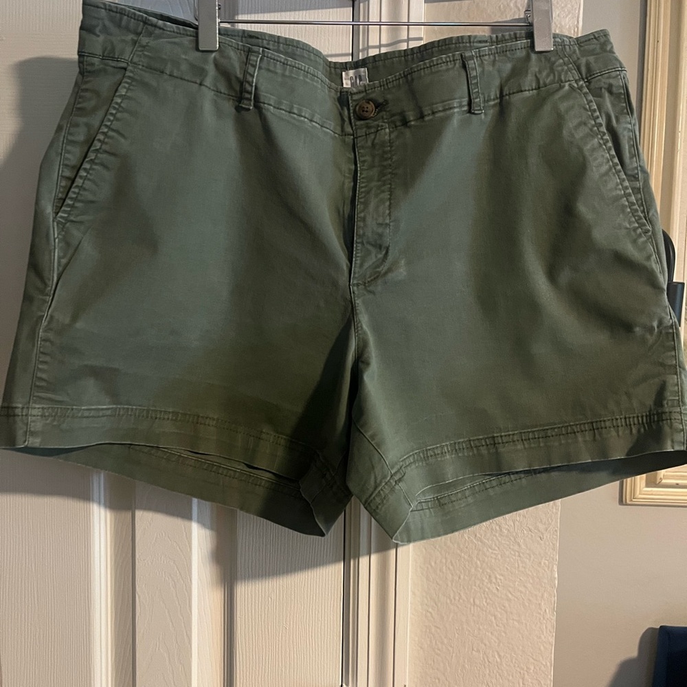 GAP Olive Green Buttoned Shorts